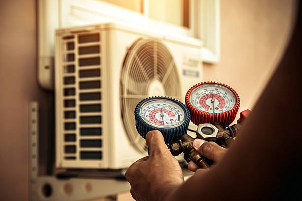 Professional Hvac technician working in Paradise, NV